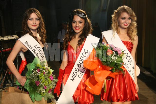 Miss Angela Atănăsoaie, ocupanta locului II, Sabina Sadovean şi ocupanta locului III, Ana Maria Timiş