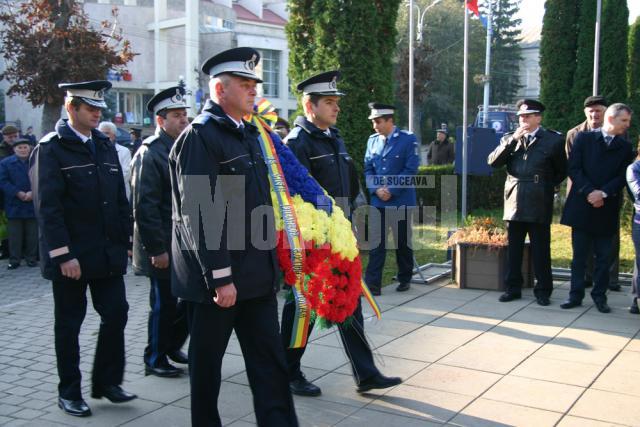 Ceremonialul militar şi religios care a marcat Ziua Armatei Române a avut loc în Piaţa Tricolorului