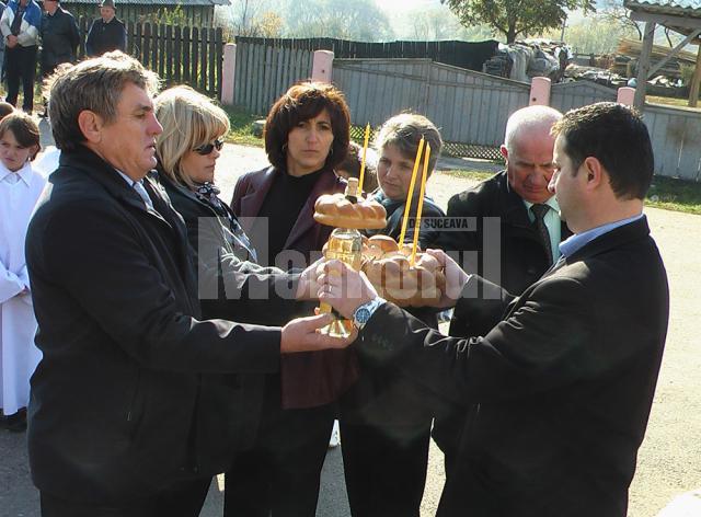 Ceremonialul depunerii de coroane de către Asociaţia “Cultul Eroilor” Suceava şi Organizaţia Judeţeană a UNPR Suceava