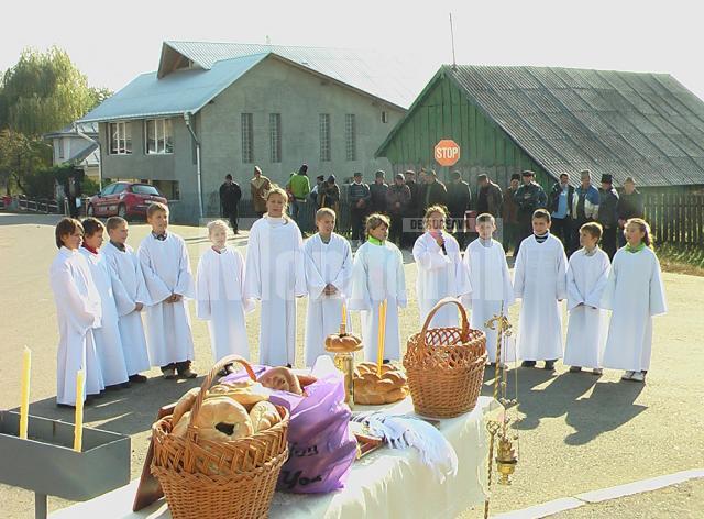 Ceremonialul depunerii de coroane de către Asociaţia “Cultul Eroilor” Suceava şi Organizaţia Judeţeană a UNPR Suceava