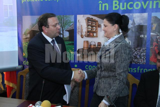 Gheorghe Flutur şi Anca Boagiu au semnat contractul de modernizare a Aeroportului „Ştefan cel Mare”