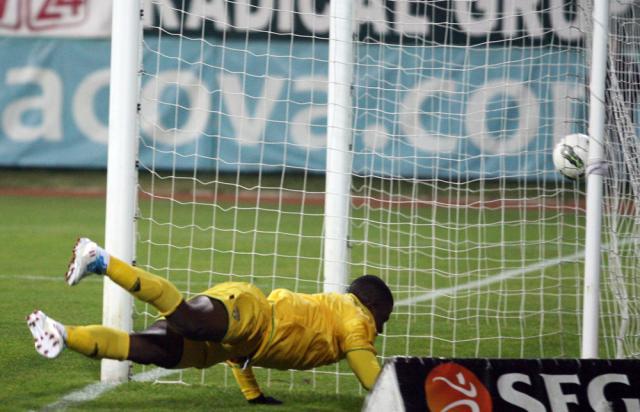 Yero Bello, de la FC Vaslui, înscrie un gol, în timpul meciului cu FCM Târgu Mureş Foto: Mediafax