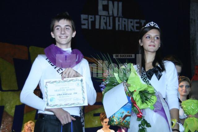 Elena Valentina Macoveiciuc, Miss Boboc Colegiul Naţional de Informatică, şi Ion Crucerescu, noul Mister Boboc Info