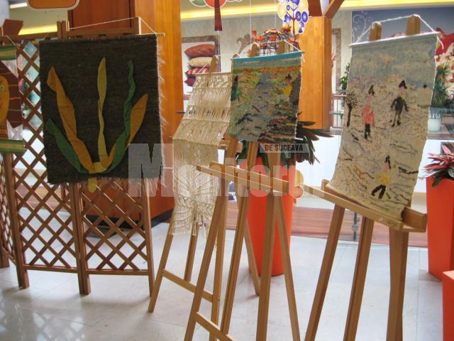 Expoziţie de tapiserie la Iulius Mall