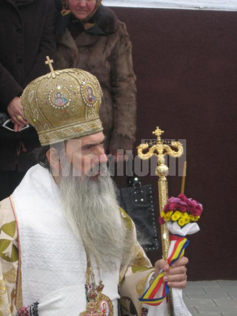 ÎPS Teodosie, Arhiepiscopul Tomisului, la sfinţirea bisericii din Cajvana