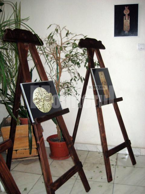 Şevalete-suport realizate de meşterul popular Florin Cramariuc