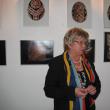 Elvira Romaniuc prezentând expoziţia