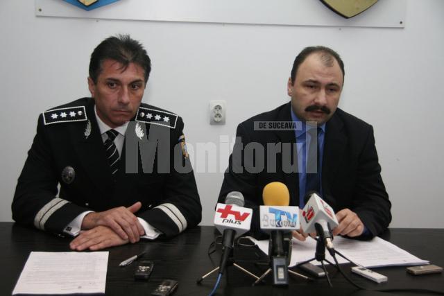 Şeful IPJ Suceava, comisarul-şef Nicuşor Todiruţ, şi Prefectul judeţului Suceava, Sorin Popescu