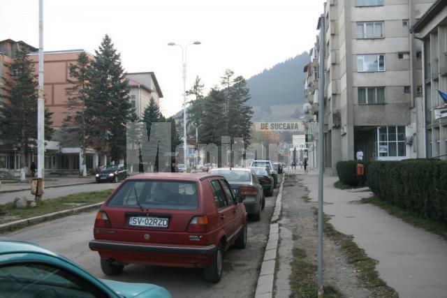 În faţa Policlinicii din Câmpulung Moldovenesc s-au scos indicatoarele de interdicţie
