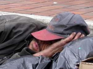 Persoanele fără adăpost, cele mai expuse la frig. Foto: Javier DAZA