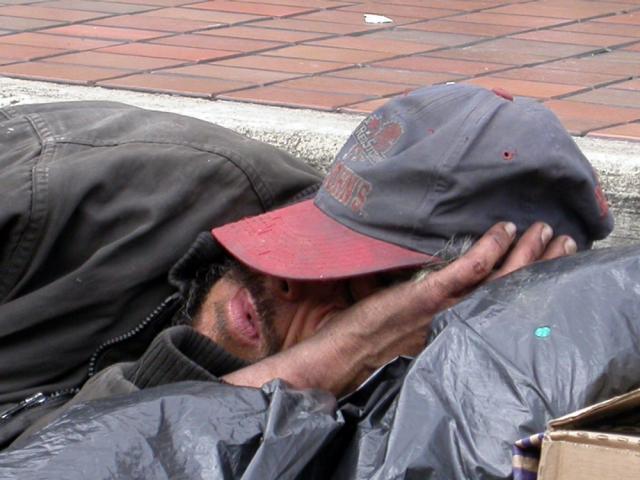 Persoanele fără adăpost, cele mai expuse la frig. Foto: Javier DAZA