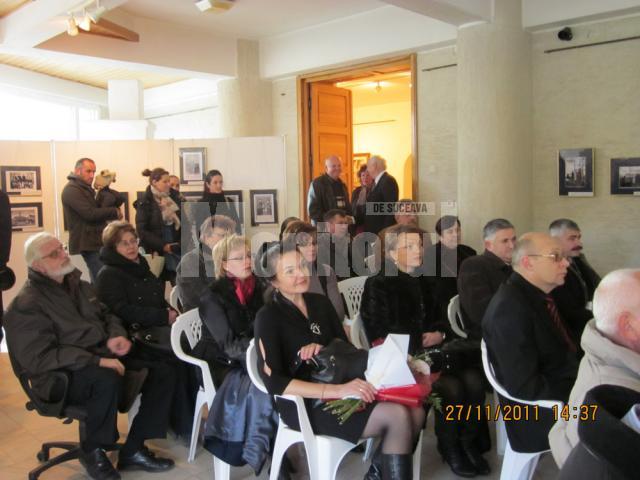 Participanţi la manifestarea de la Muzeul Obiceiurilor Populare din Bucovina din Gura Humorului