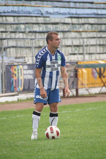 Încă fotbalist activ la seniorii lui Sporting, Bogdan Pantea şi-a început promiţător cariera de antrenor