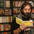 Adrian Beznă citind din cărţile cu poveşti ale lui Sorin Poclitaru
