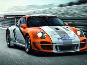 Porsche dezvoltă primele mașini sport cu motoare electrice