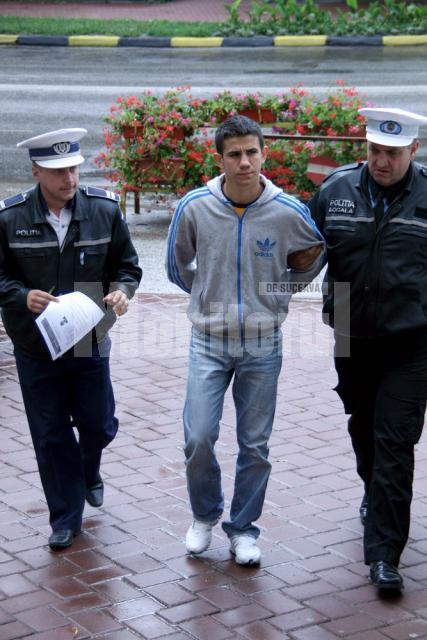 Ilie Ursachi, şoferul vitezoman prins de poliţişti în luna acestui an după o urmărire de circa 20 de km, a plecat acasă