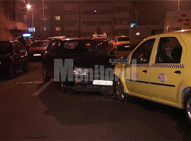 Maşina condusă de poliţist a izbit violent un taxi