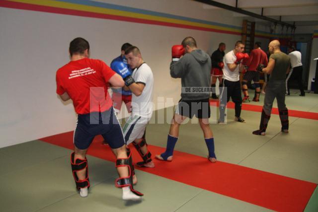 Antrenamentele din sala MMA de la Sala Unirea se derulează la intensitate maximă