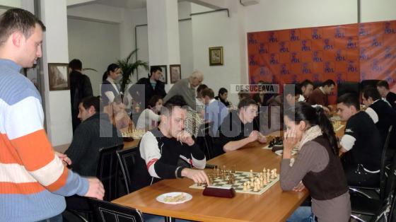 Concursul „Joacă şah Smart&Right organizat de tinerii din PD-L Suceava