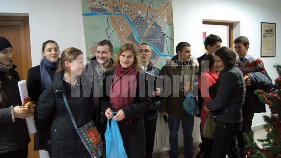 Studenţii ASCOR au colindat redacţia Monitorului de Suceava