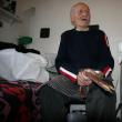 Fiul i-a rupt cârja tatalui, Mihai Vasile Iftimie, în vârstă de 103 ani