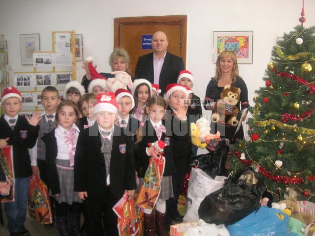 Elevii Şcolii cu clasele I-VIII nr. 5 ”Bogdan Vodă” din Rădăuţi au derulat proiectul umanitar “Dăruieşte, de Crăciun!”