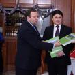 Preşedintele CJ Suceava i-a oferit consulului general al Ucrainei la Suceava un album despre Bucovina1