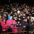 Locuitorii cartierului Burdujeni au răspuns în număr mare invitaţiei de a se întâlni cu Moş Crăciun