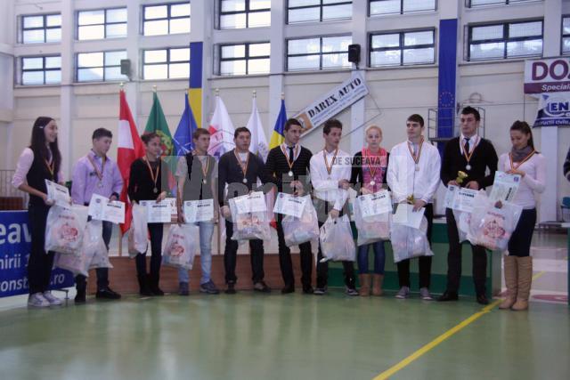 Premianţii anului 2011 s-au fotografiat la final împreună