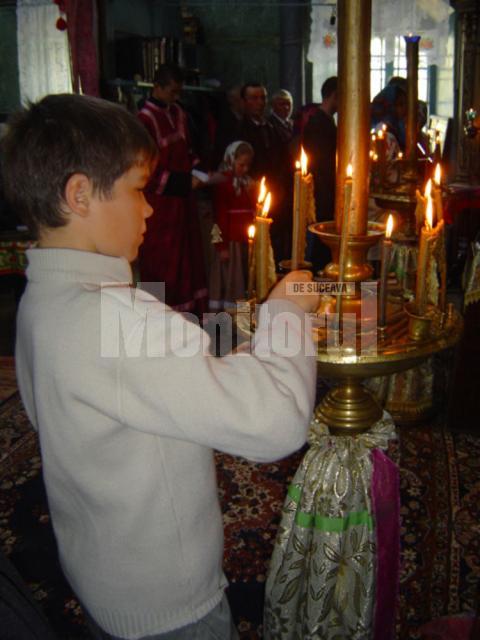 Credincioşii ortodocşi de stil vechi sunt aşteptaţi, sâmbătă, la Mănăstirea Slătioara, pentru a participa la Sfânta Liturghie, în ziua Naşterii Domnului