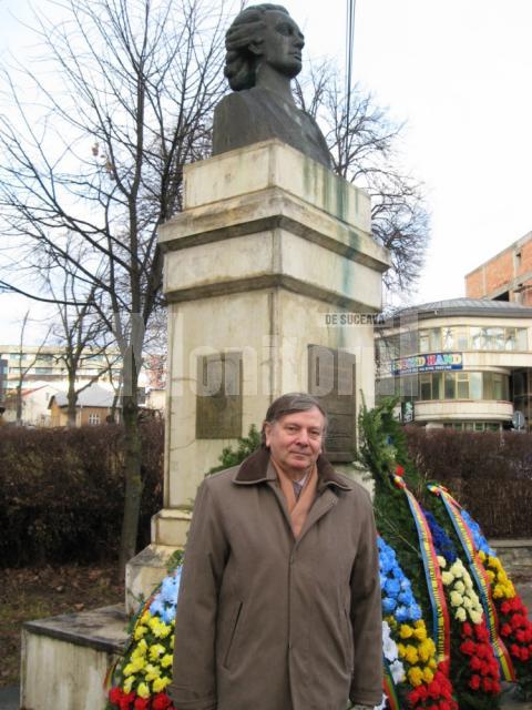 Theodor Codreanu, la monumentul lui Mihai Eminescu din Suceava