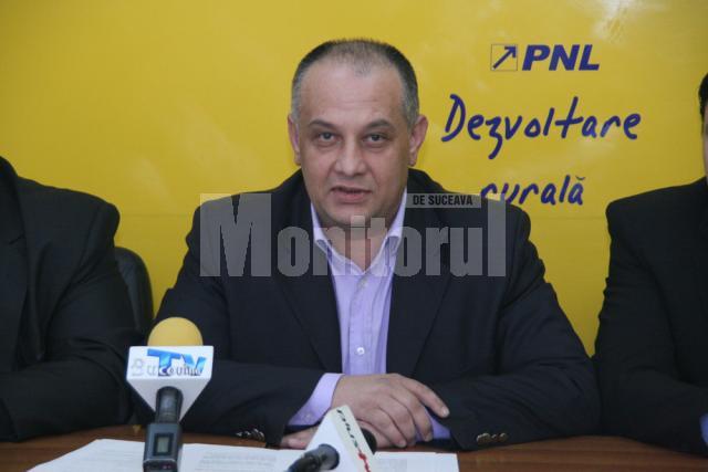 Alexandru Băişanu i-a cerut ieri primarului Ion Lungu să consulte populaţia mult mai des