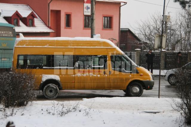 Cinci microbuze şcolare noi au ajuns marţi la Suceava
