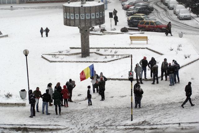 20 de persoane au participat ieri la un protest în centrul municipiului Fălticeni