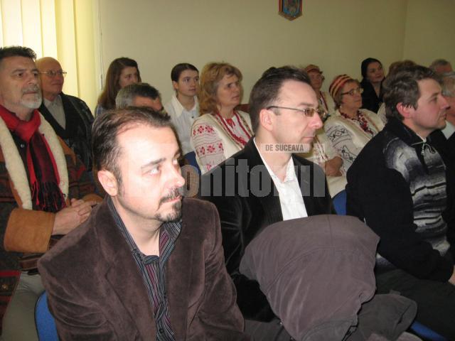 Participanţi la activităţile din sala de şedinţe a UUR-Ţinutul Bucovina