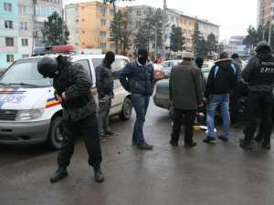 Flagrantul a fost organizat ieri în jurul orei 15.00, în parcarea Hotelului Bucovina