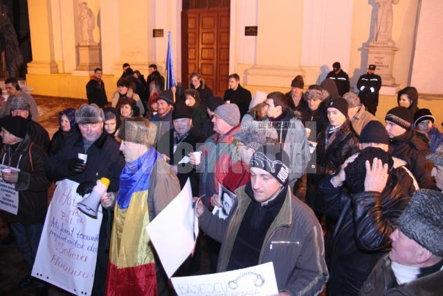 Nemulţumiţii au ieşit din nou în stradă aseară, la Suceava