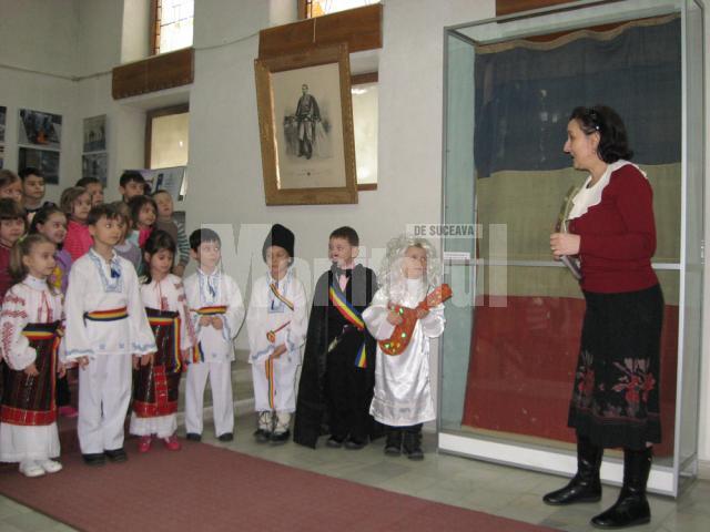 Copiii de la Grădiniţa Ţăndărică au sărbătorit Ziua Unirii la Muzeul de Istorie