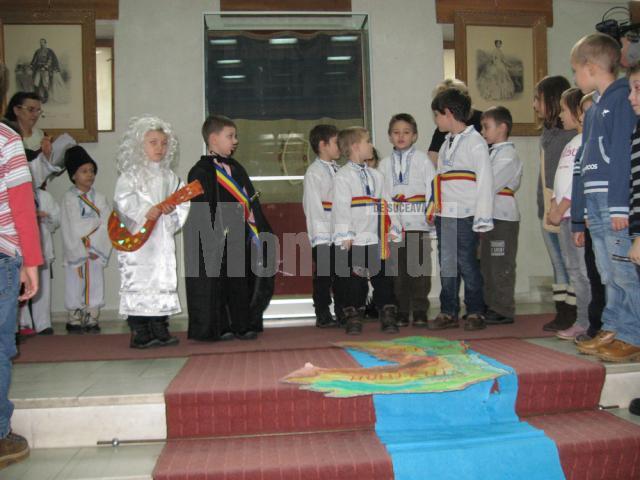 Copiii de la Grădiniţa Ţăndărică au sărbătorit Ziua Unirii la Muzeul de Istorie