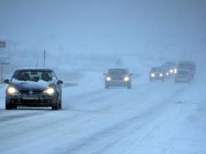 Circulaţia rutieră se desfăşoară în condiţii de iarnă pe drumurile din judeţ
