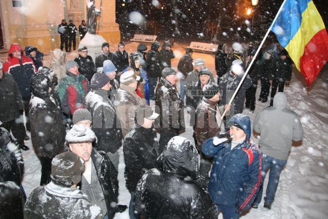 Zeci de suceveni au protestat ieri, în ciuda ninsorii abundente