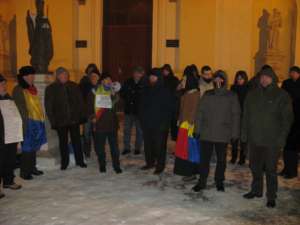 30 de suceveni au protestat pe ger în faţa Palatului Administrativ