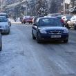 Gheaţa de pe străzi a dat bătăi de cap şoferilor
