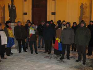 Aproximativ 30 de suceveni au înfruntat gerul şi au protestat şi ieri în faţa Palatului Administrativ
