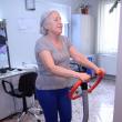 La 70 de ani, Lacramioara Movila este una dintre cele mai active pensionare la exerciţiile de la sală