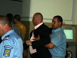 Cristian Iordache, fost poliţist în Cornu Luncii, Baia şi Cajvana, a fost condamnat ieri la cinci ani de închisoare cu executare