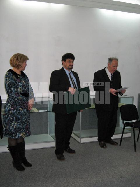 Subprefectul Angela Zarojanu, directorul Muzeului Bucovinei Constantin-Emil Ursu şi prof. univ. dr. Alexandru Ungureanu