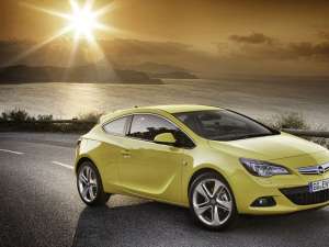 Opel Astra GTC, inovație în slujba performanței, este disponibil în România