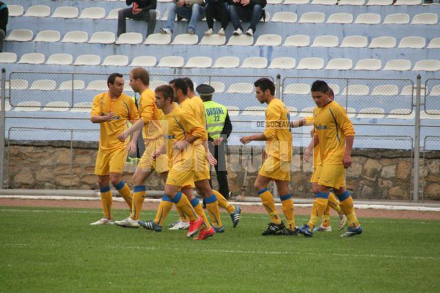 Evoluţiile din tur şi ultimele modificări stabilite de FRF aproape le asigură celor de la Sporting menţinerea în eşalonul trei al fotbalului românesc