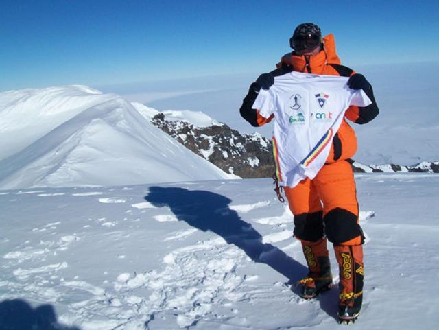 Crina Coco Popescu, prima femeie care a escaladat cel mai înalt vulcan din Antarctica. Foto: Mediafax